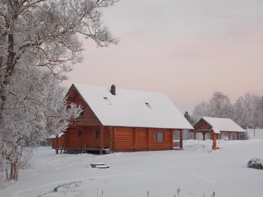 Guest House Kalnini Kārļi Exteriör bild